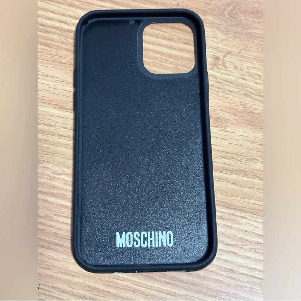 Moschino reposhing this